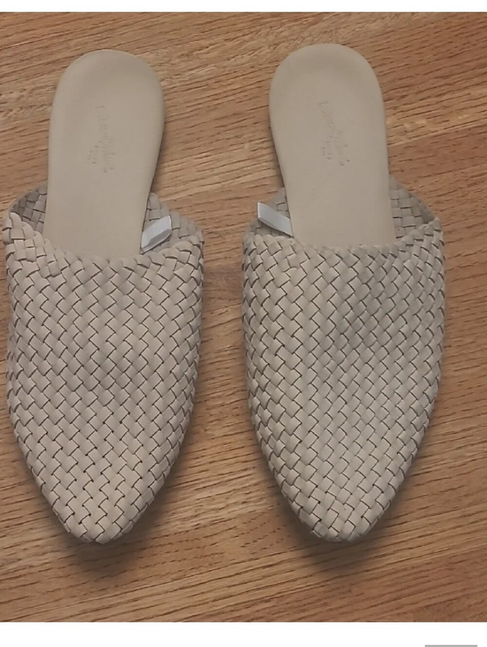 Universal Threads Wovwn  Pointed-Toe Slide - Cream Size 9 NEW